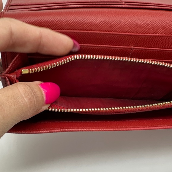 AUTHENTIC PRADA FIERY RED LARGE SAFFIANO LEATHER WALLET - Picture 3 of 16